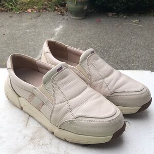 Young Age Women’s Cream Slip-On Sneakers Size 8